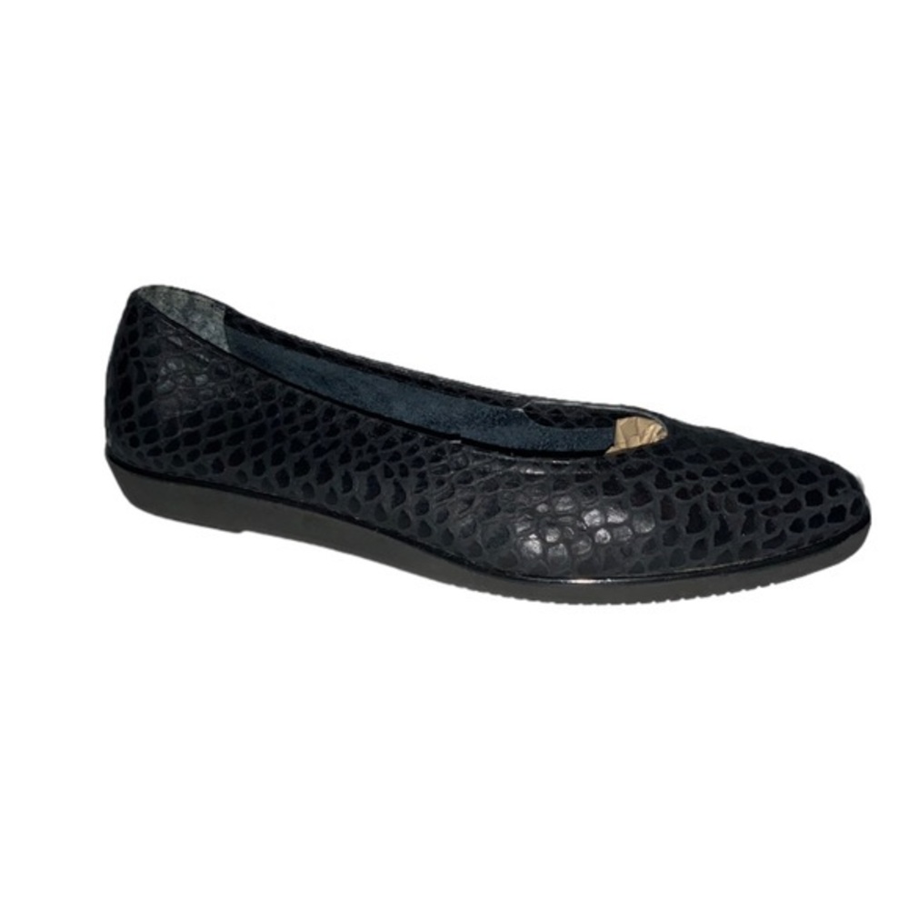 Black Textured Women's Flats
